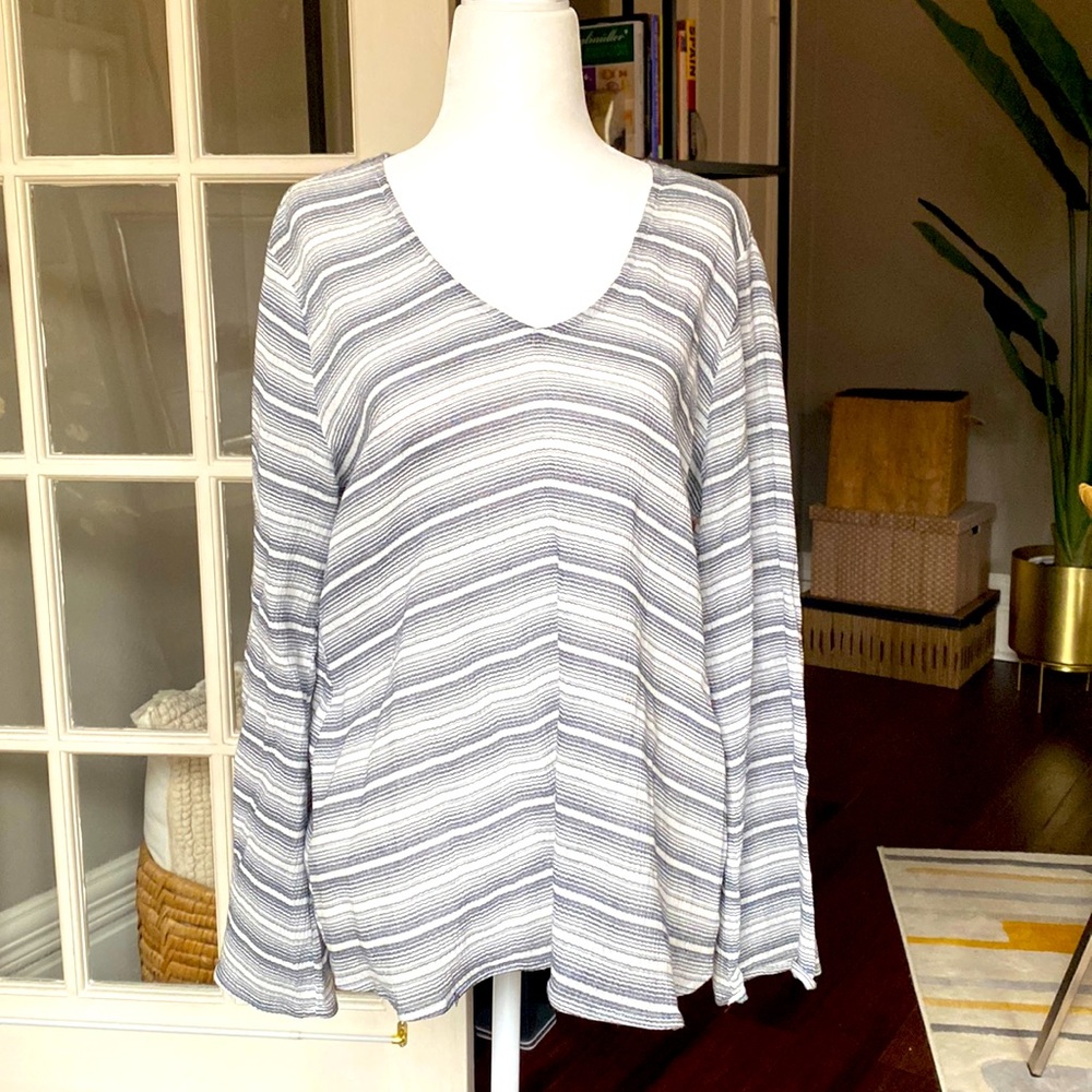 Side Stitch Los Angeles Flowy Flared Sleeve Top